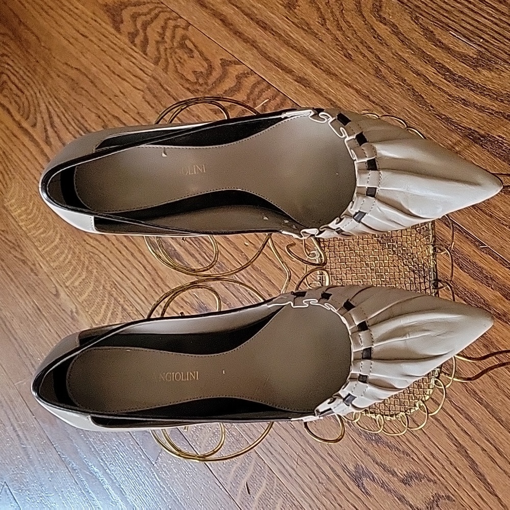 Enzo Angiolini leather pumps with 3 1/2" heels. Posted toe. Leather sole. 8.5M